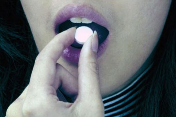 Helmintiasia tratatzeko botika bereziak hartzea